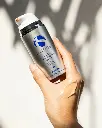 Extreme Protect SPF 40 de la marca Is Clinical: Mostrar textura del producto en piel