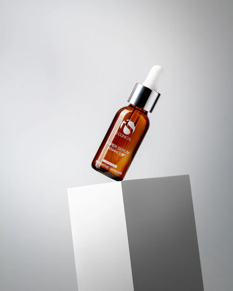 Super Serum Advance+ de la marca Is Clinical: Mostrar Producto
