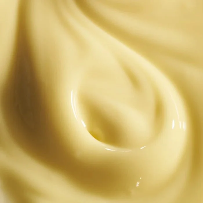 Retinol + Emulsion 1.0 de la marca Is Clinical: Mostrar textura